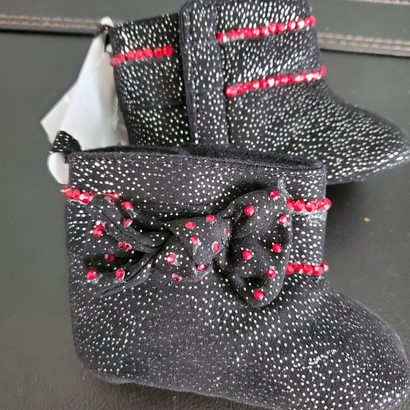 Infant booties - Picture 3 of 4